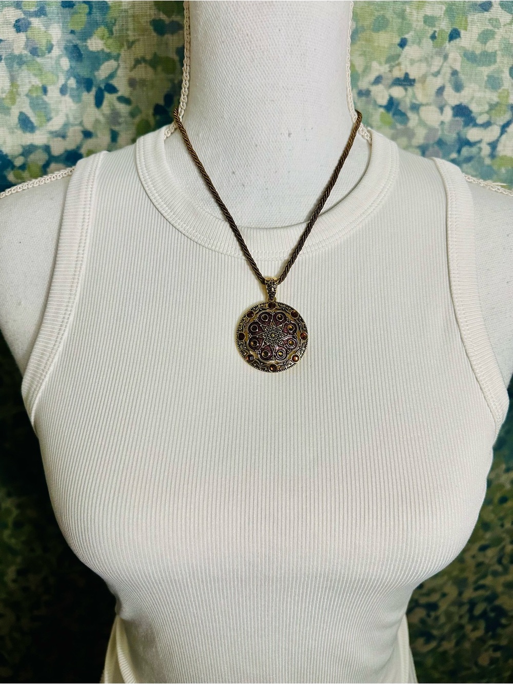 NWOT Boho Amber Rhinestone Medallion Pendant Cord Necklace 16-19”